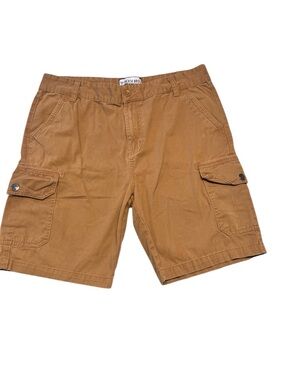 Men's Cargo Shorts in Tan with Utility Pockets